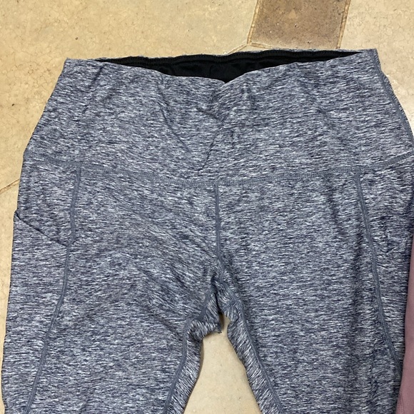 Women’s yoga pants bundle - Picture 5 of 10